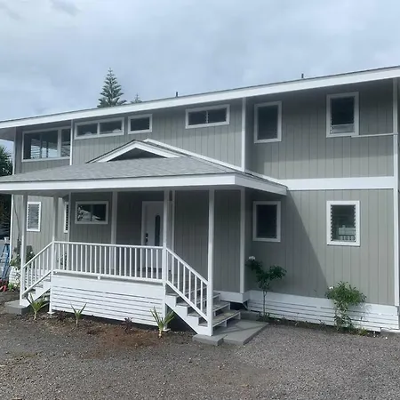 Unit A Kaiupoho - Island Elegance: Prime Spot Apartment